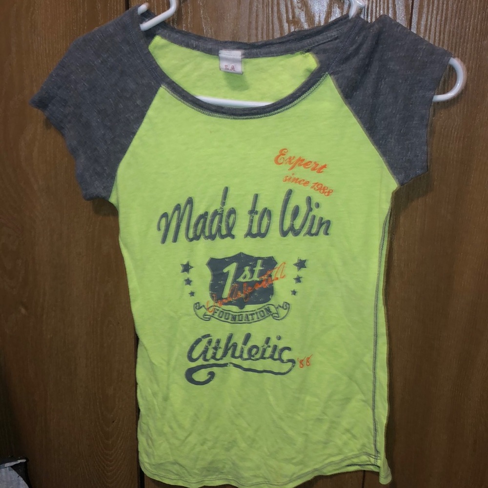 LA tee small